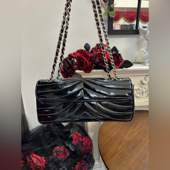 $2599 on-site ! Chanel Vintage patent East west classic flap shoulder bag - Picture 8 of 9